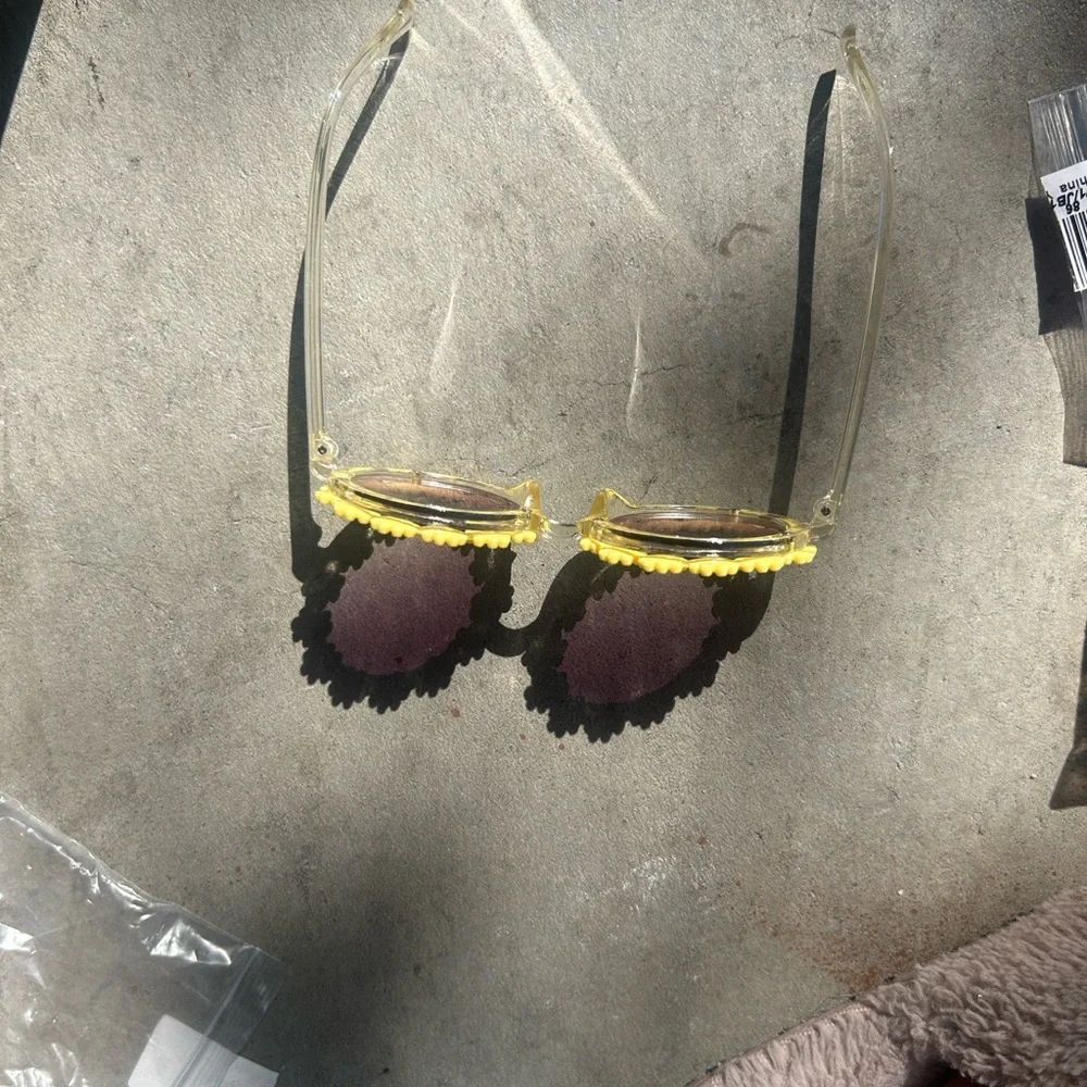 Yellow Daisy Round Sunglasses